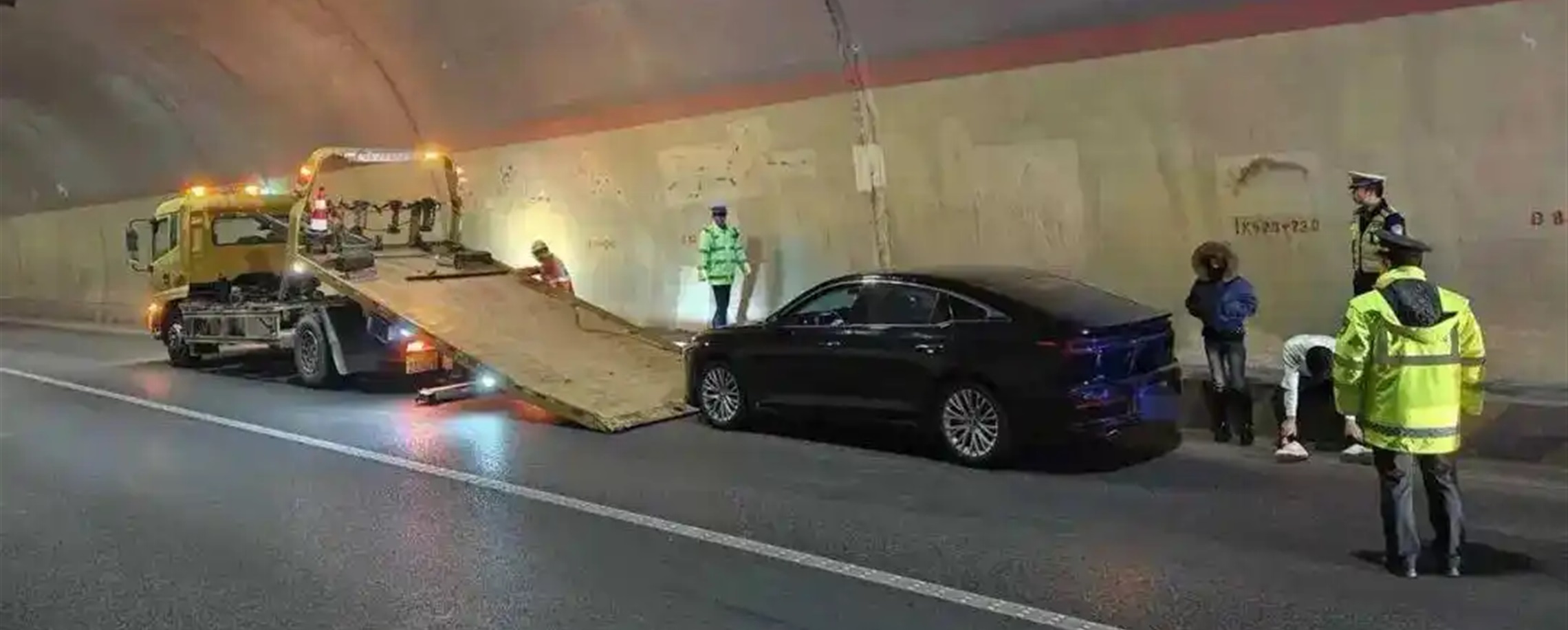 Driver Claims Cruise Control Malfunction in 490km Survival Ride