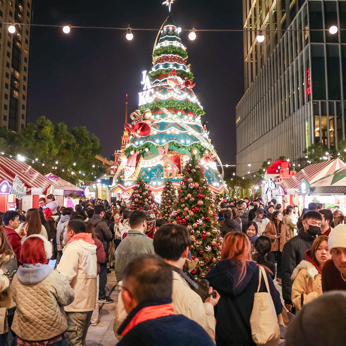 Jing'an Shopping Malls Host Winter-Themed Programs