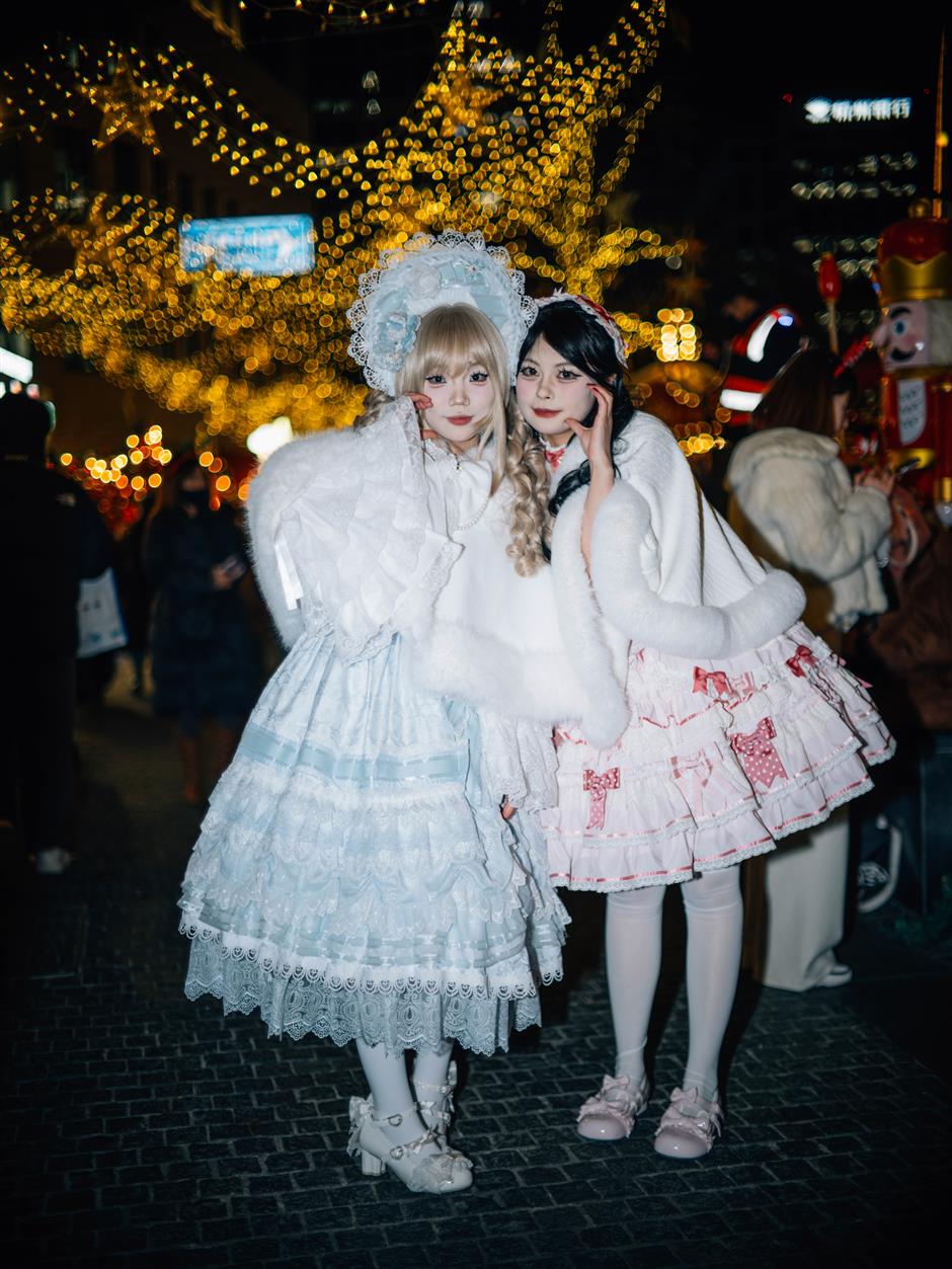 [Street Chic] Fashion Snaps at Shanghai's Festive Market