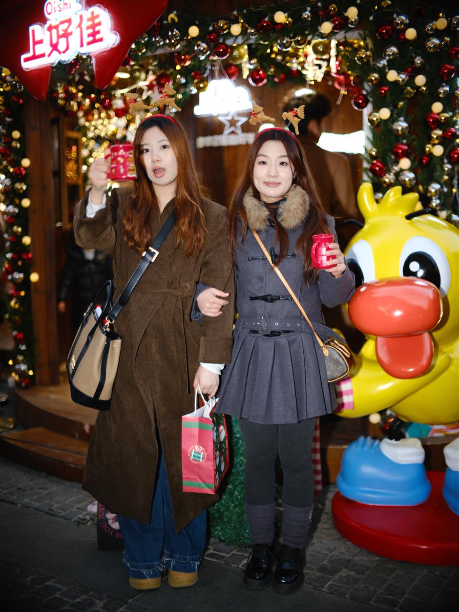 [Street Chic] Fashion Snaps at Shanghai's Festive Market
