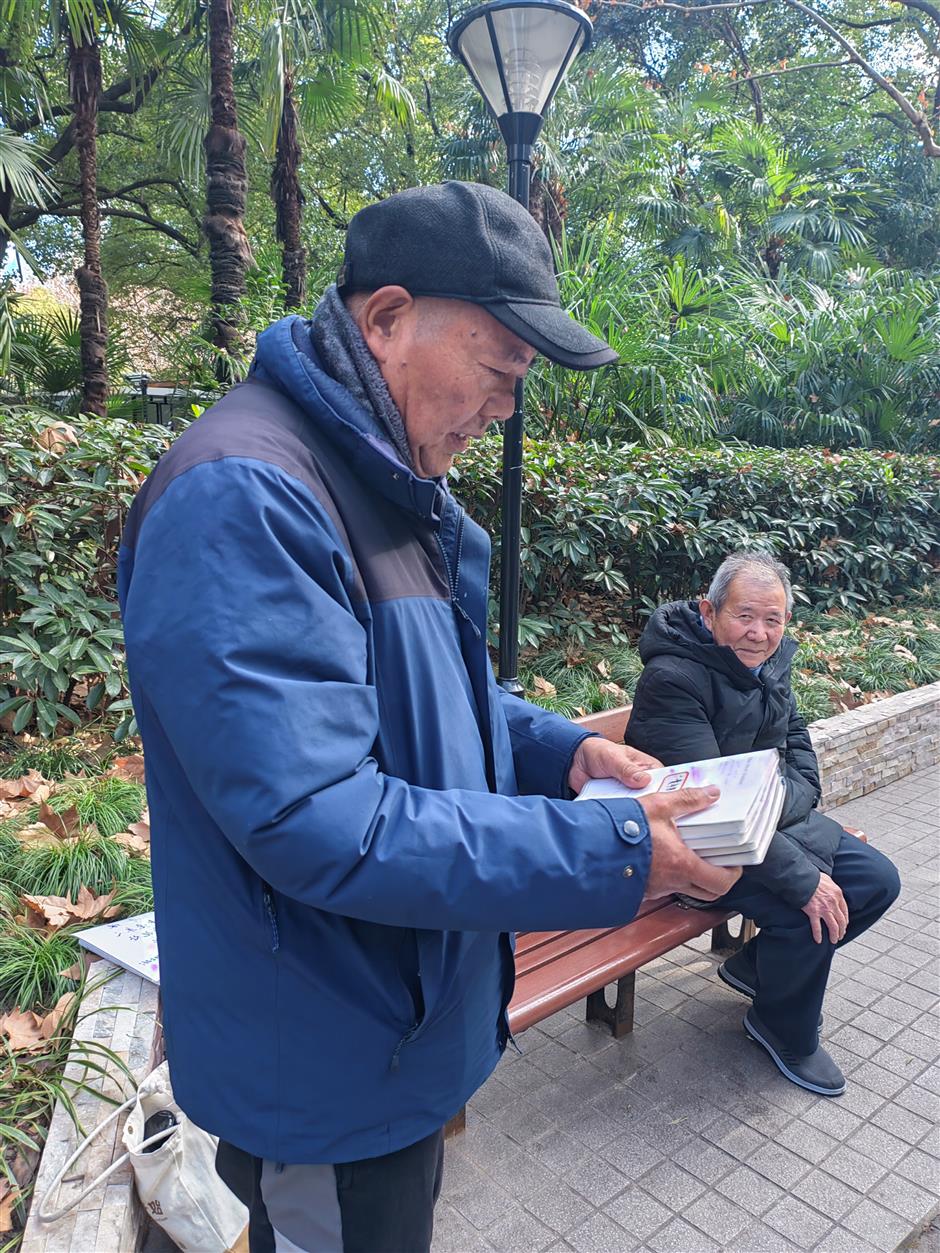 People's Park Blind-Dating Corner: Where Seniors Seek Companionship Amid Youngsters' Marriage Pressure