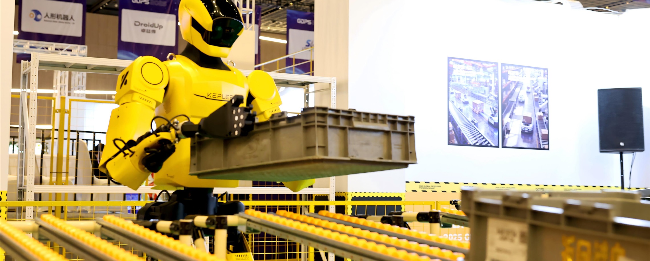 A Future Shanghai: Uniting the 'Five Centers' Like a Clenched Fist to Excel