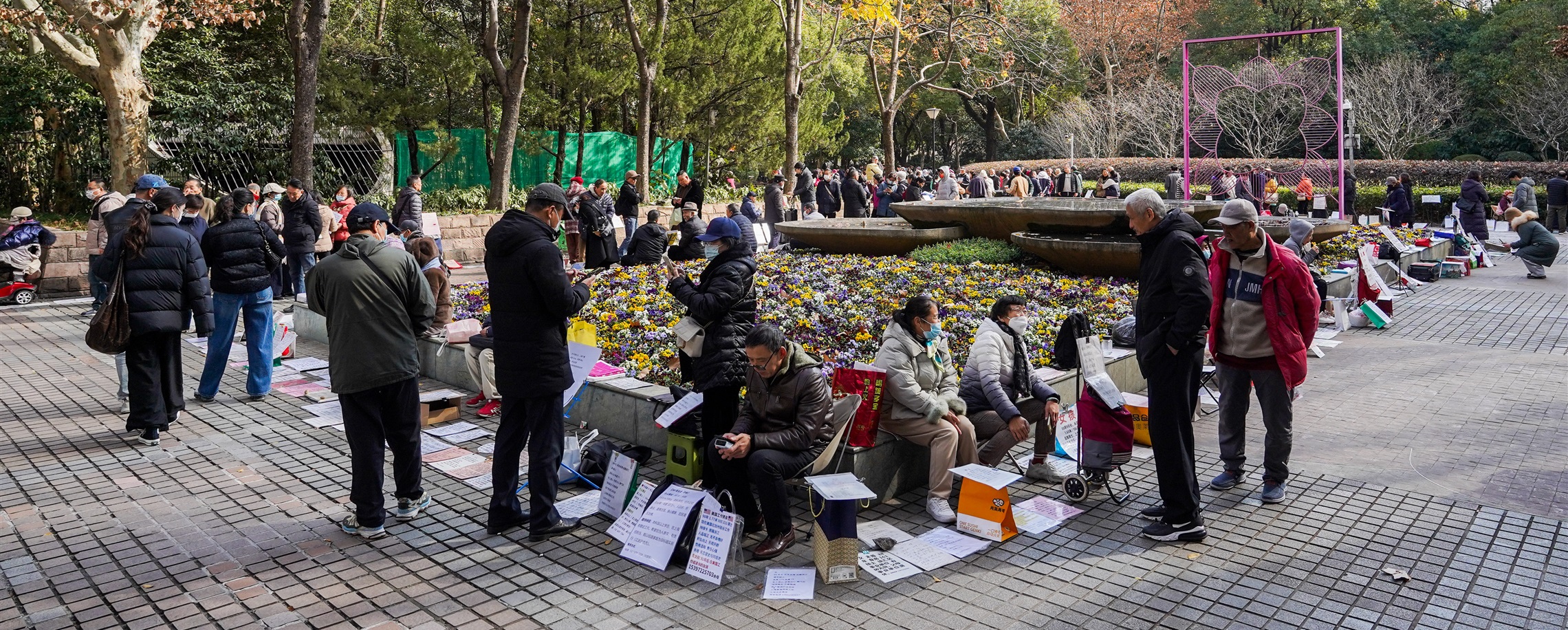 People's Park Blind-Dating Corner: Where Seniors Seek Companionship Amid Youngsters' Marriage Pressure