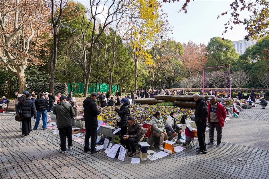 People's Park Blind-Dating Corner: Where Seniors Seek Companionship Amid Youngsters' Marriage Pressure