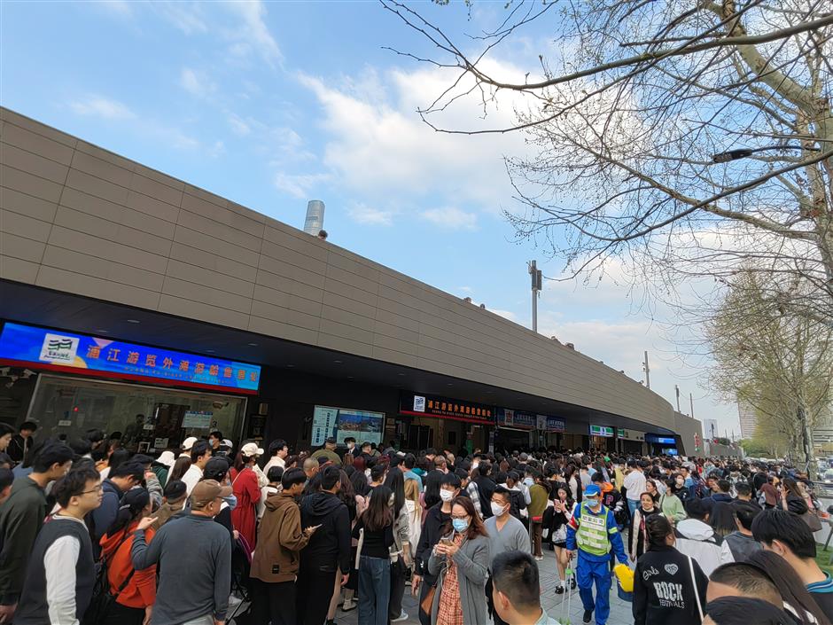 The Ultimate Guide For an Unforgettable Cruise Along the Huangpu River