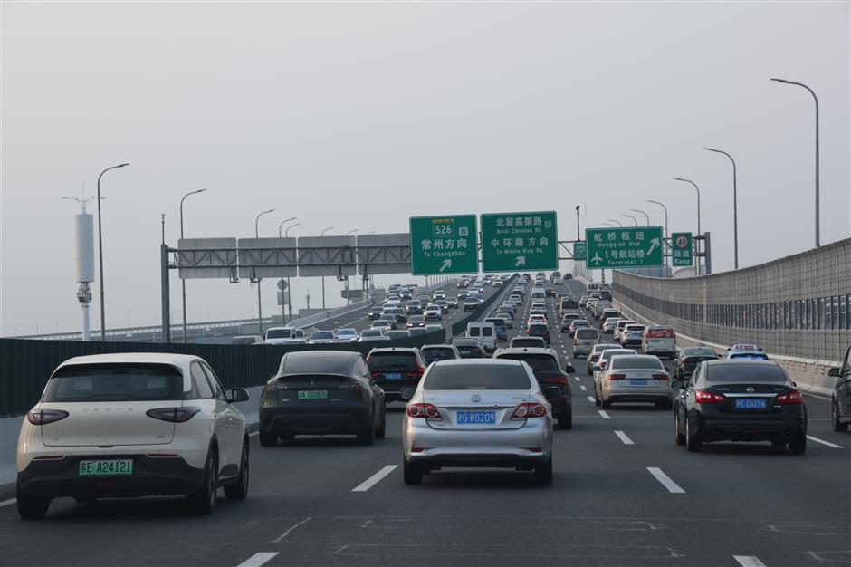 Shanghai Extends Metro Hours, Adjusts Airport Line as New Year Travel Ramps Up
