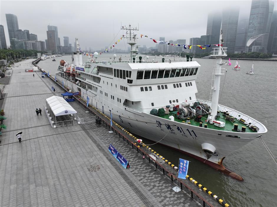 The Ultimate Guide For an Unforgettable Cruise Along the Huangpu River
