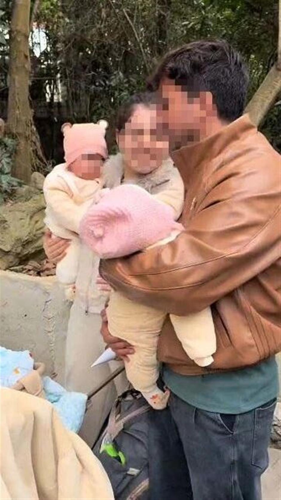 Foreign Couple Leaves Twin Babies with Park Guard While Taking Cable Car