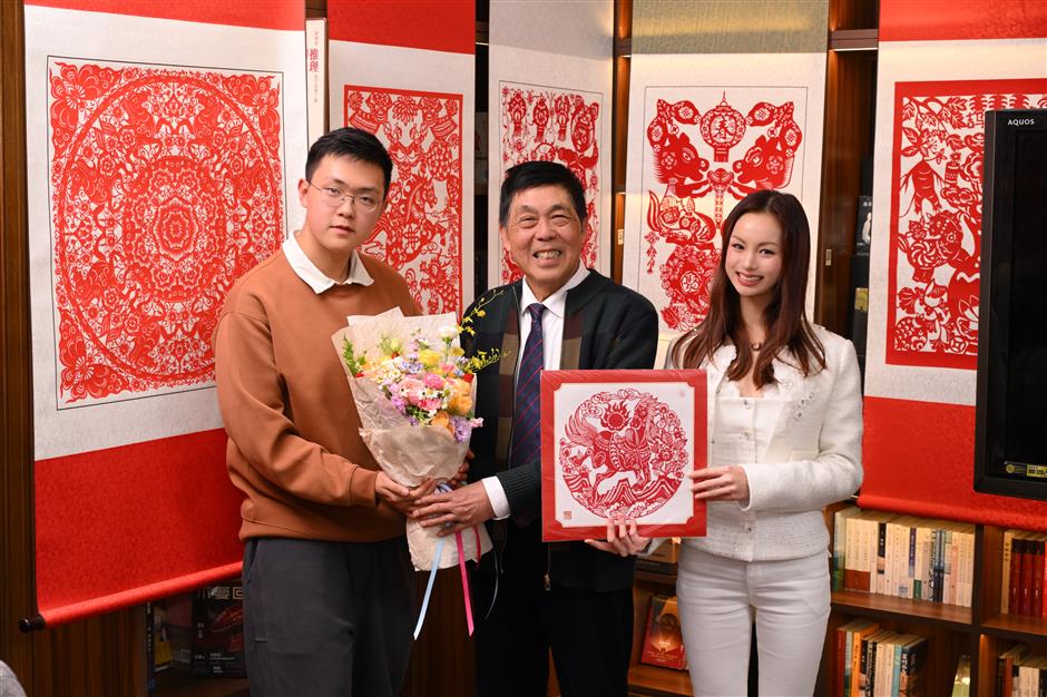 Paper-cutting Seen Through the Prism of Algorithm and History