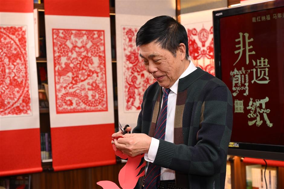 Paper-cutting Seen Through the Prism of Algorithm and History