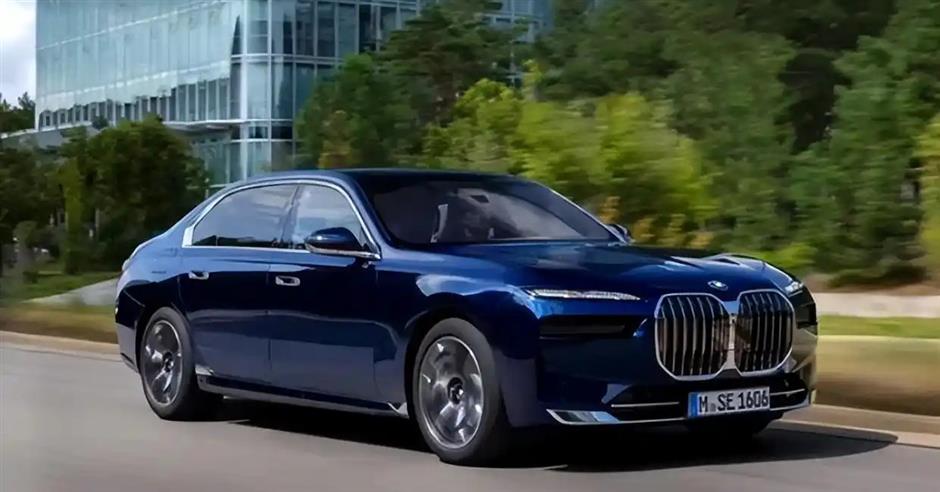 Foreign Luxury Carmakers Slash Prices in China As Sales Traction Slips