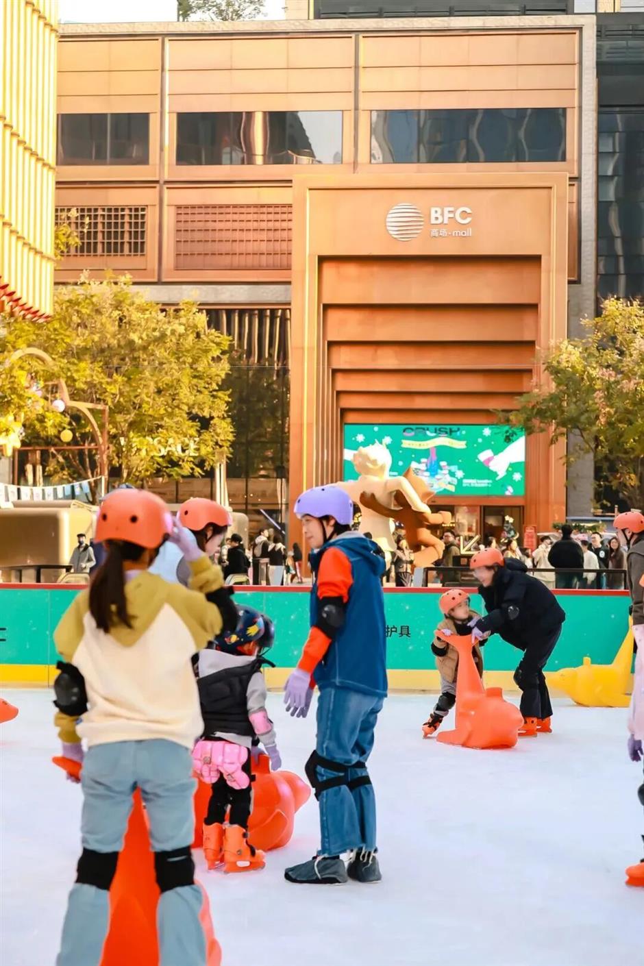 梦幻光影、冰雪体验……赴一场