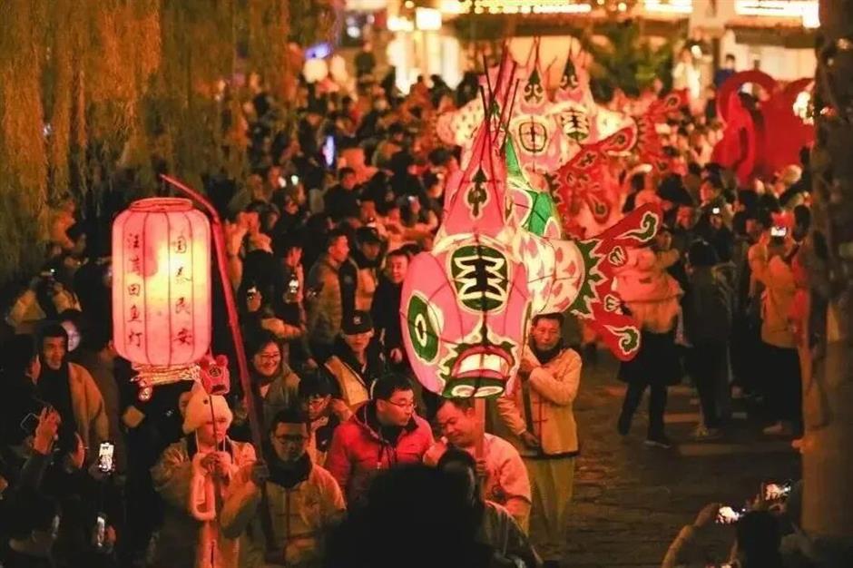 泗泾古镇亮灯了!非遗焕新上海年味,