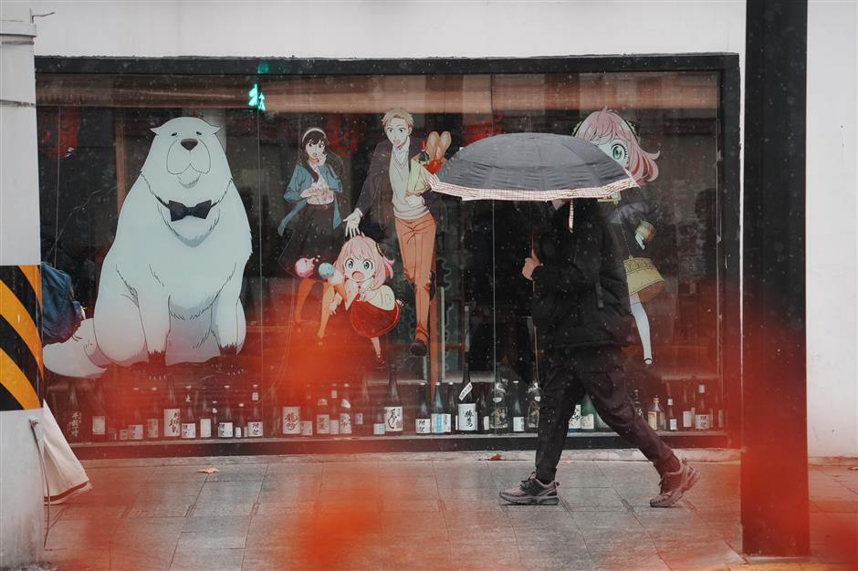 Shanghai Wakes Up to a Rare White Morning