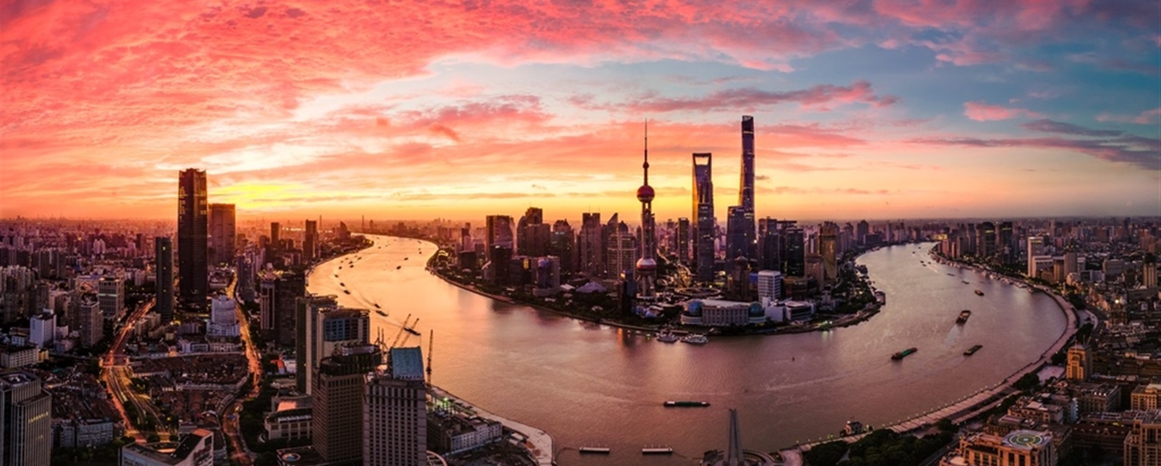 Shanghai Economy Shows Resilience with 5.4% Growth in 2025