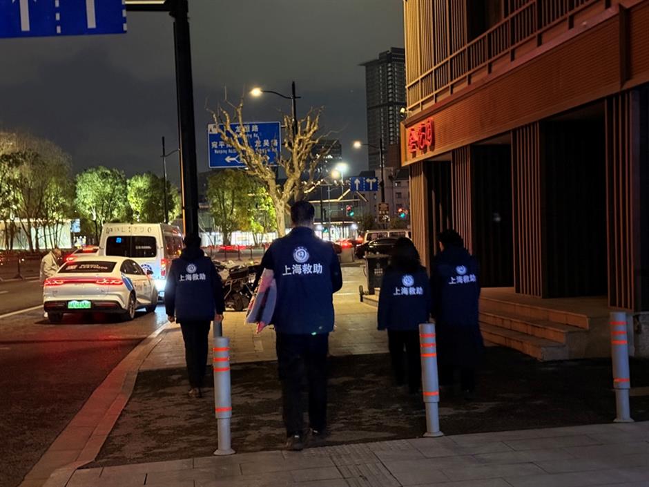 Cold Snap, Warm Care: Shanghai Steps Up Street Rescue