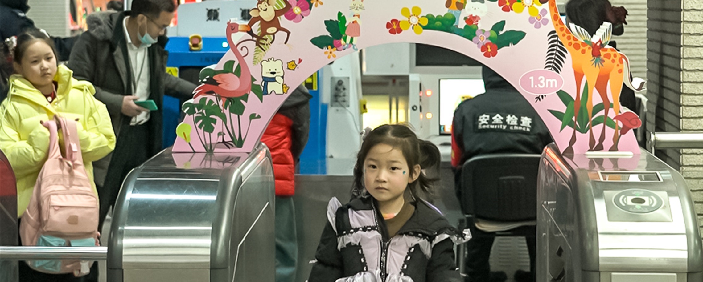 Shanghai Metro 13 Opens Child-Friendly Ticket Gates for Young Riders
