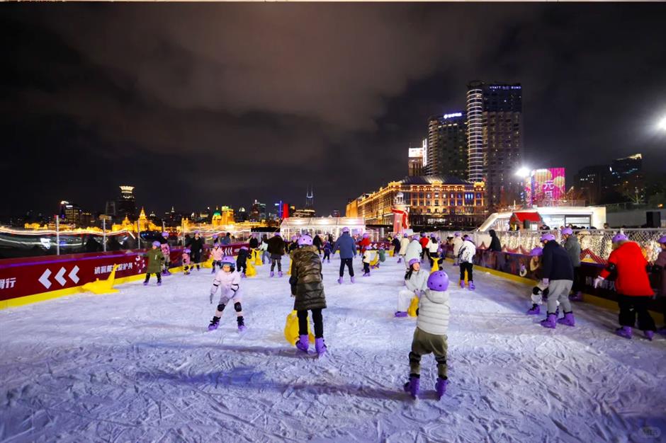 14000株紫罗兰花开成海、首个浦江冰场……魔都冬日顶流