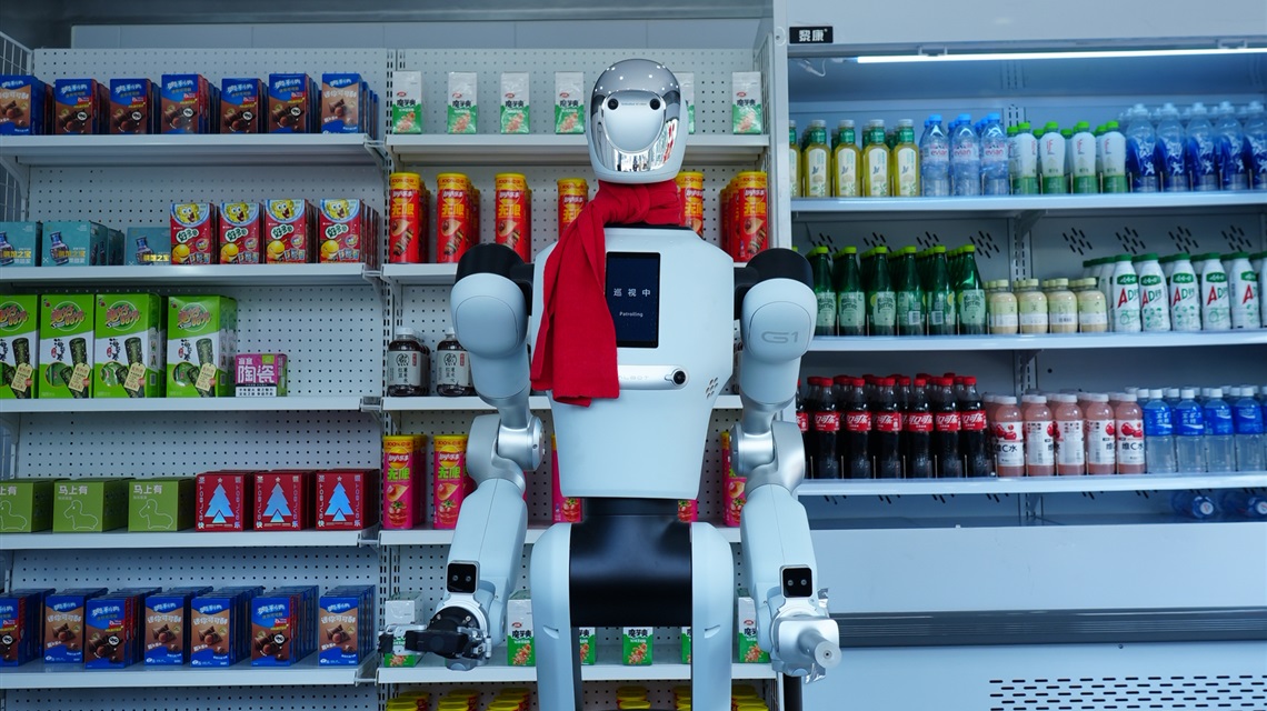 Robotic Shopkeeper Debuts in Shanghai's Lujiazui