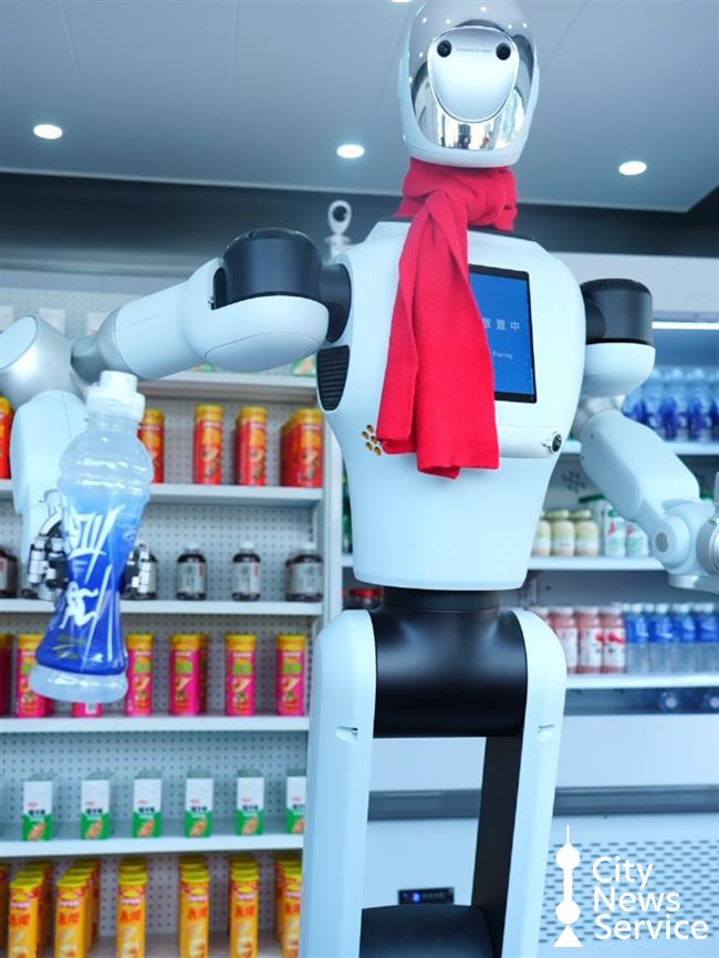 Robotic Shopkeeper Debuts in Shanghai's Lujiazui