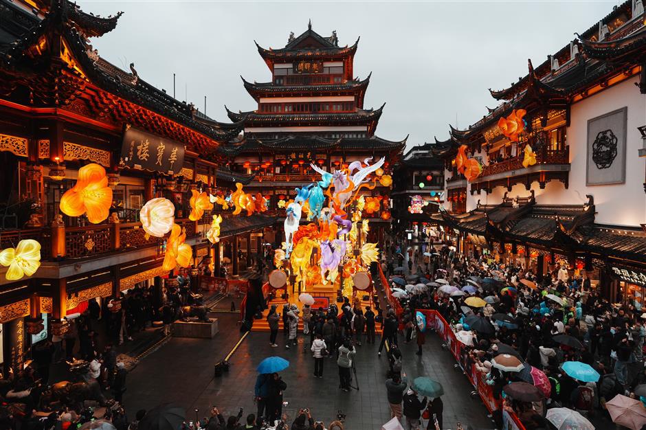 Yuyuan Garden Lantern Festival shines brighter than ever with an extended route