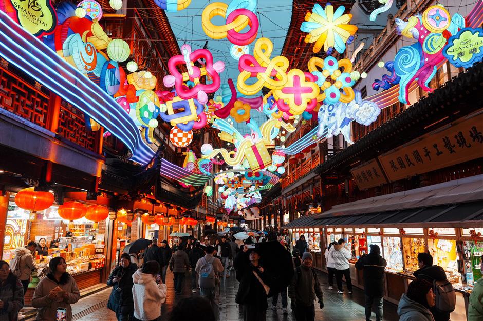 Yuyuan Garden Lantern Festival shines brighter than ever with an extended route