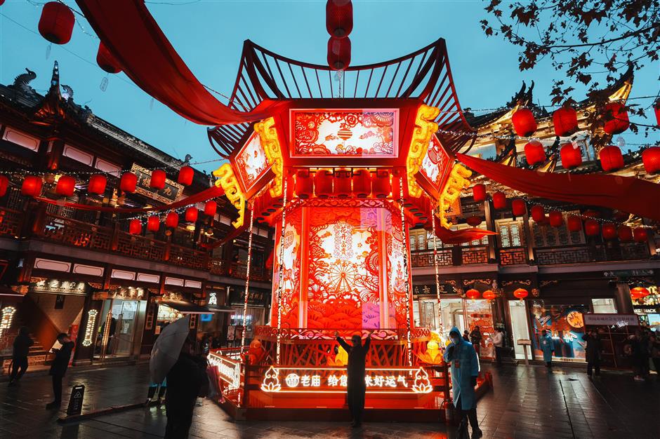 Yuyuan Garden Lantern Festival shines brighter than ever with an extended route