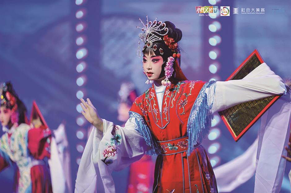 Jing'an Stages Arts Showcase to VR Music Film and <i>Hanfu E</i>vent