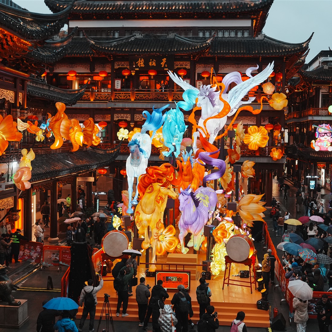 Yuyuan Garden Lantern Festival shines brighter than ever with an extended route