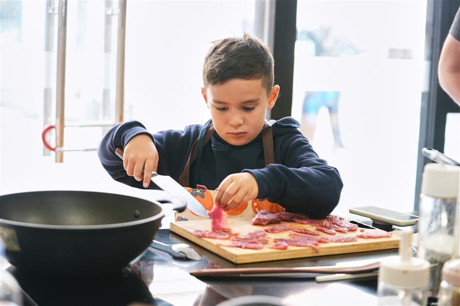 Expat Families Get a Taste of Chinese New Year at Huacao Carnival
