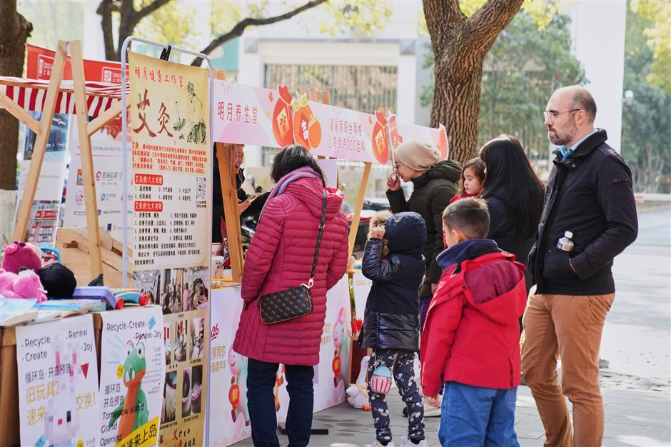 Expat Families Get a Taste of Chinese New Year at Huacao Carnival