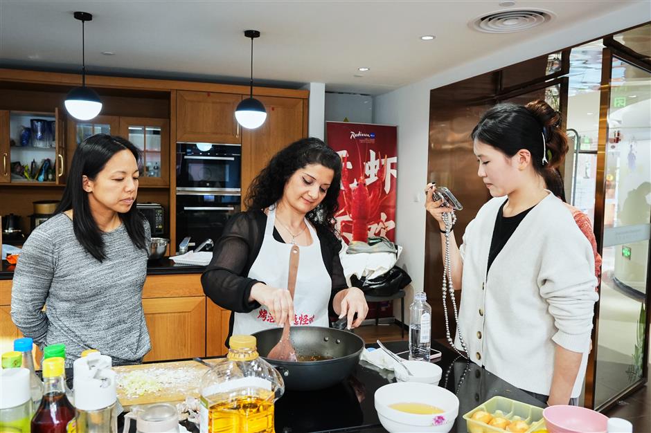 Expat Families Get a Taste of Chinese New Year at Huacao Carnival