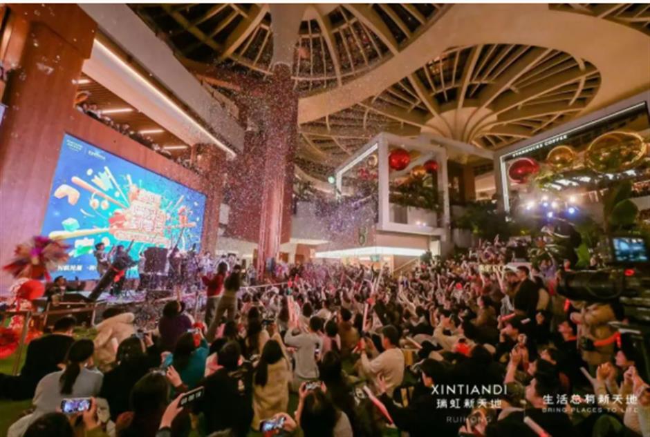 写春联、剪窗花、猜灯谜、制花灯......上海邀你沉浸式过年!|旅选上海,超级新春