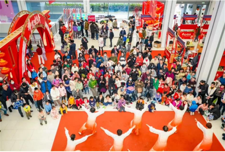 写春联、剪窗花、猜灯谜、制花灯......上海邀你沉浸式过年!|旅选上海,超级新春