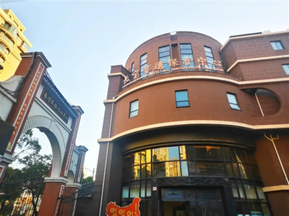 写春联、剪窗花、猜灯谜、制花灯......上海邀你沉浸式过年!|旅选上海,超级新春