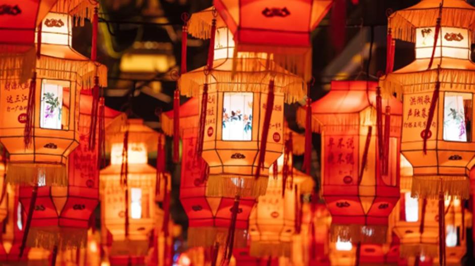 写春联、剪窗花、猜灯谜、制花灯......上海邀你沉浸式过年!|旅选上海,超级新春