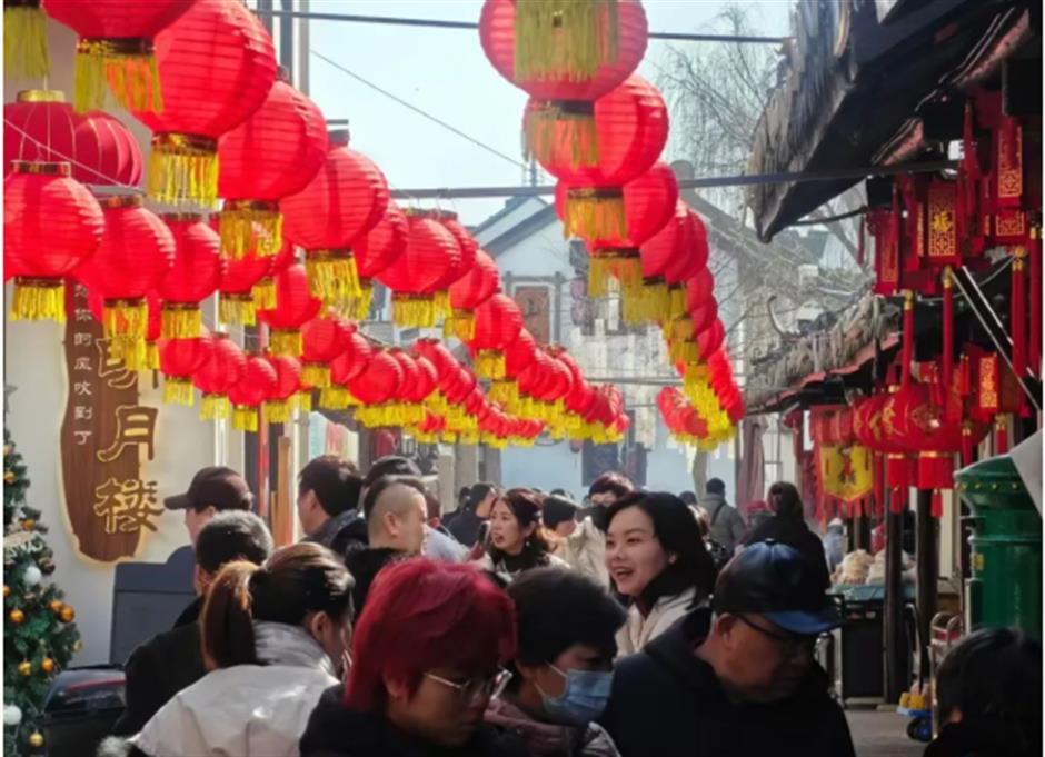 写春联、剪窗花、猜灯谜、制花灯......上海邀你沉浸式过年!|旅选上海,超级新春