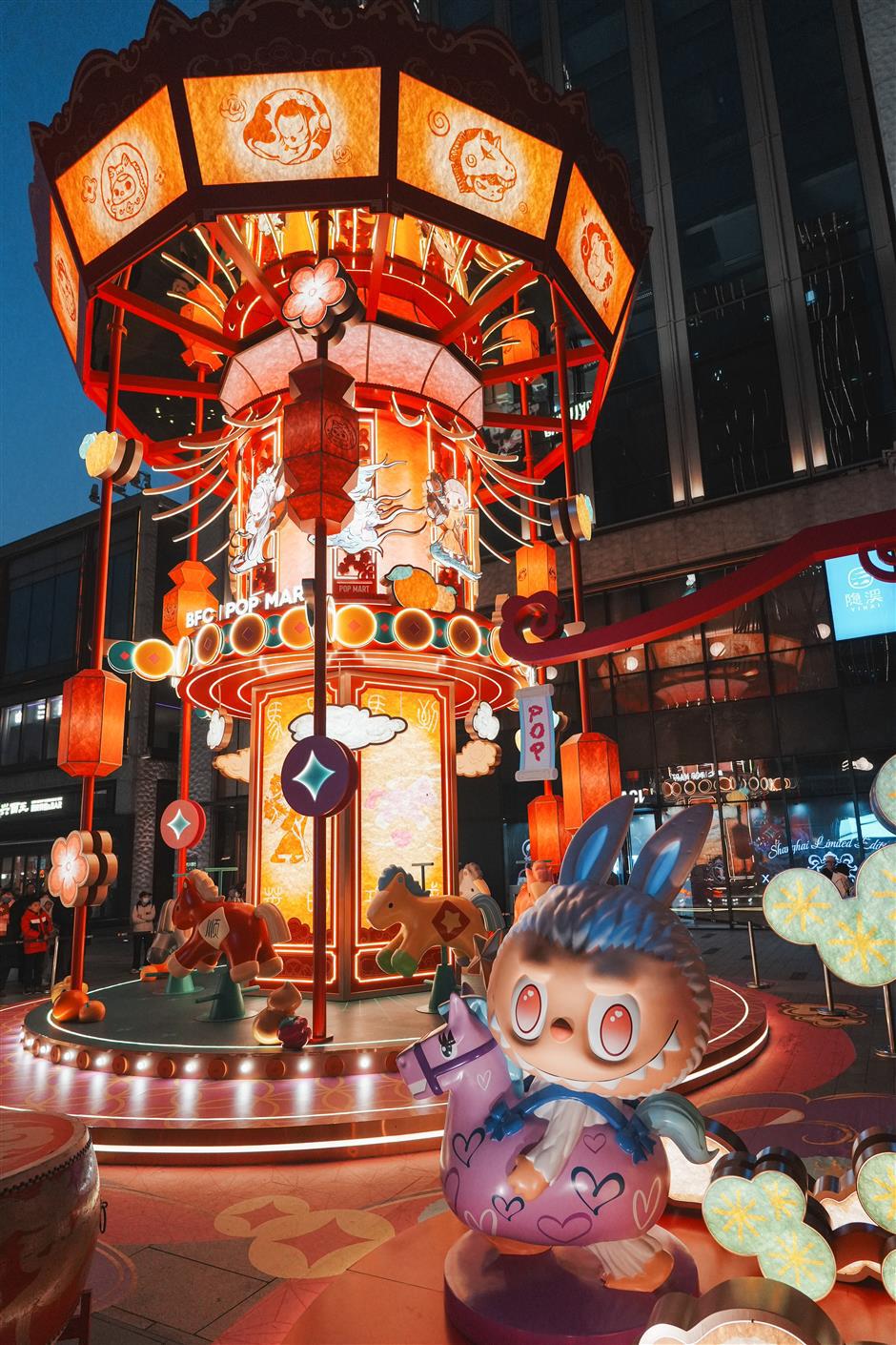 Yuyuan Lantern Show Expands to the Bund Now