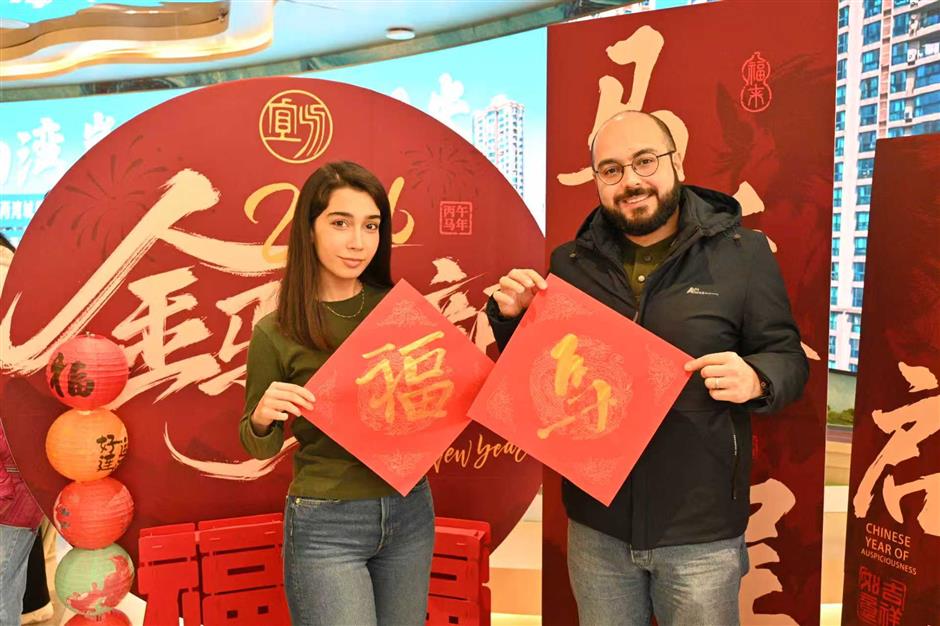 Foreign Residents Take Part in Chinese New Year Activities
