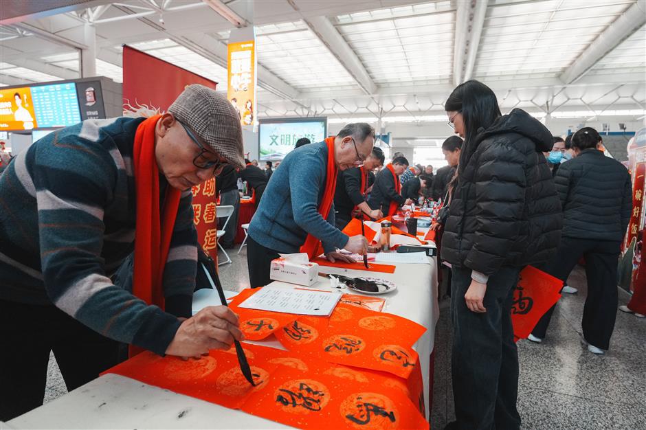 Got Your Ticket Yet? Shanghai Sees 416,000 Rail Trips as Spring Festival Travel Rush Begins