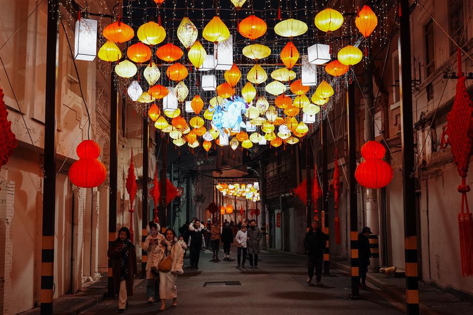 Yuyuan Lantern Show Expands to the Bund Now