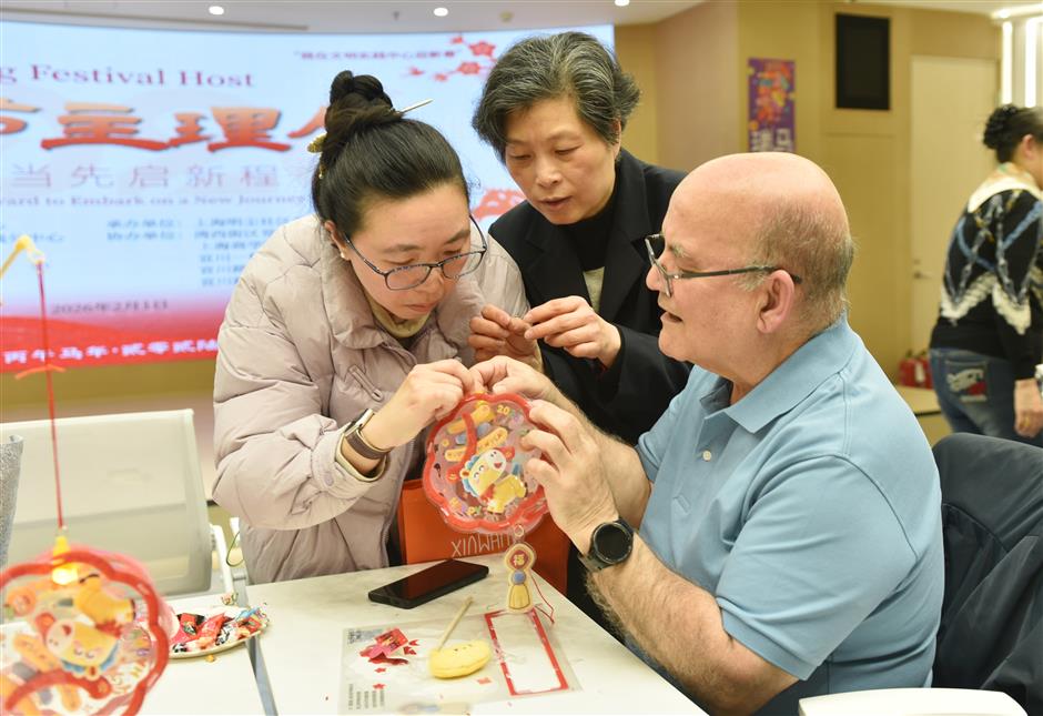 Foreign Residents Take Part in Chinese New Year Activities