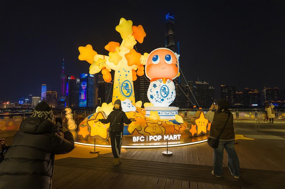 Yuyuan Lantern Show Expands to the Bund Now