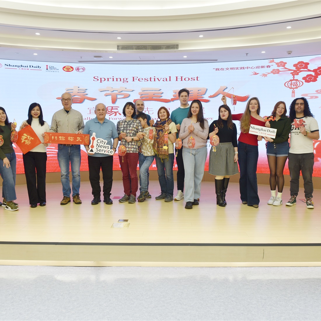 Foreign Residents Take Part in Chinese New Year Activities