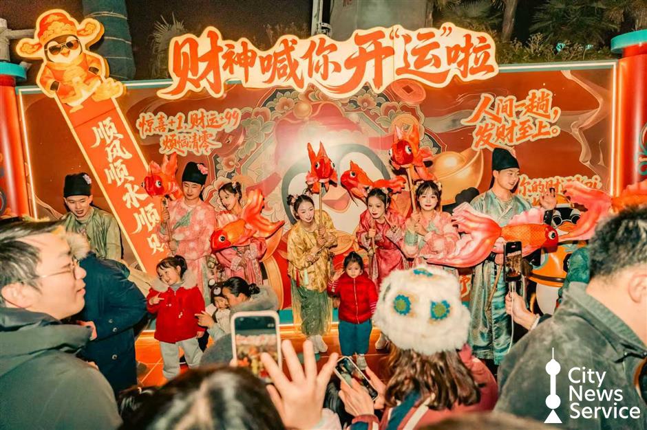 International Tourists Flocking to China for Spring Festival