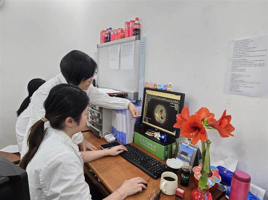 [Expats & Aliments] Longhua Hospital Uses East–West Medicine to Treat Terminal Brain Tumor