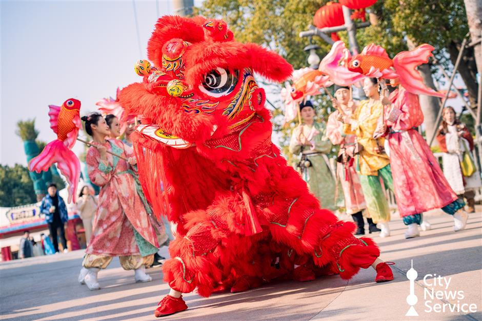 International Tourists Flocking to China for Spring Festival