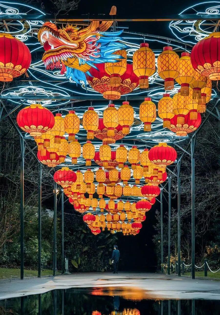 [Hai Streets] The 30-Year Evolution of Yuyuan's Lantern Festival
