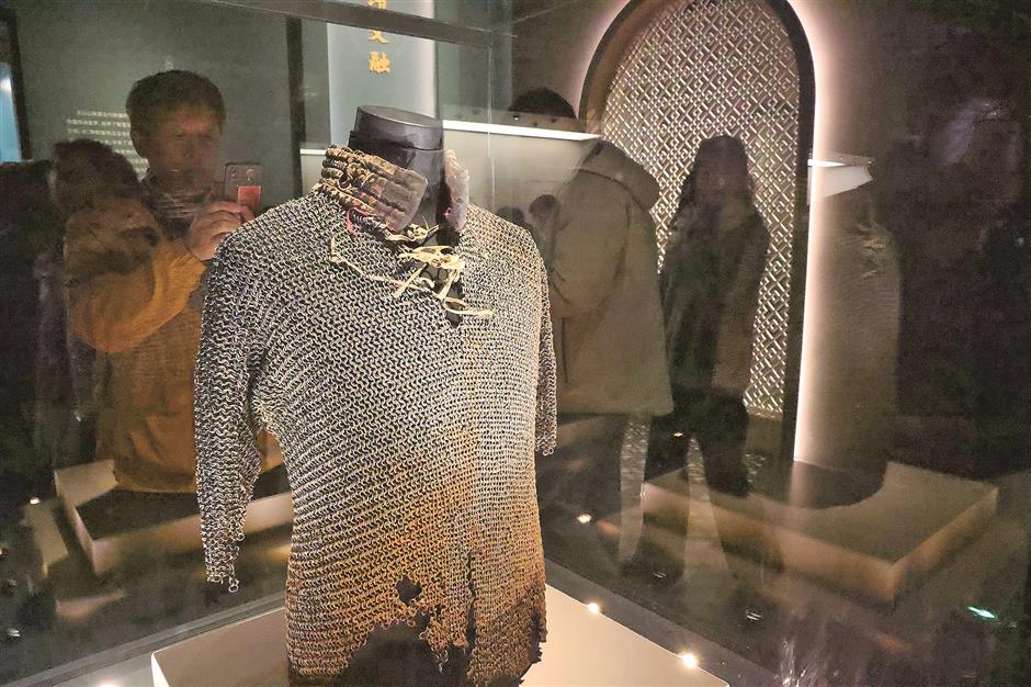 'Echoes of the Silk Road' Displays Xinjiang Cultural Relics