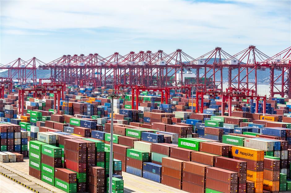 China Backs Shanghai's Push for Global Green Shipping Hub Status